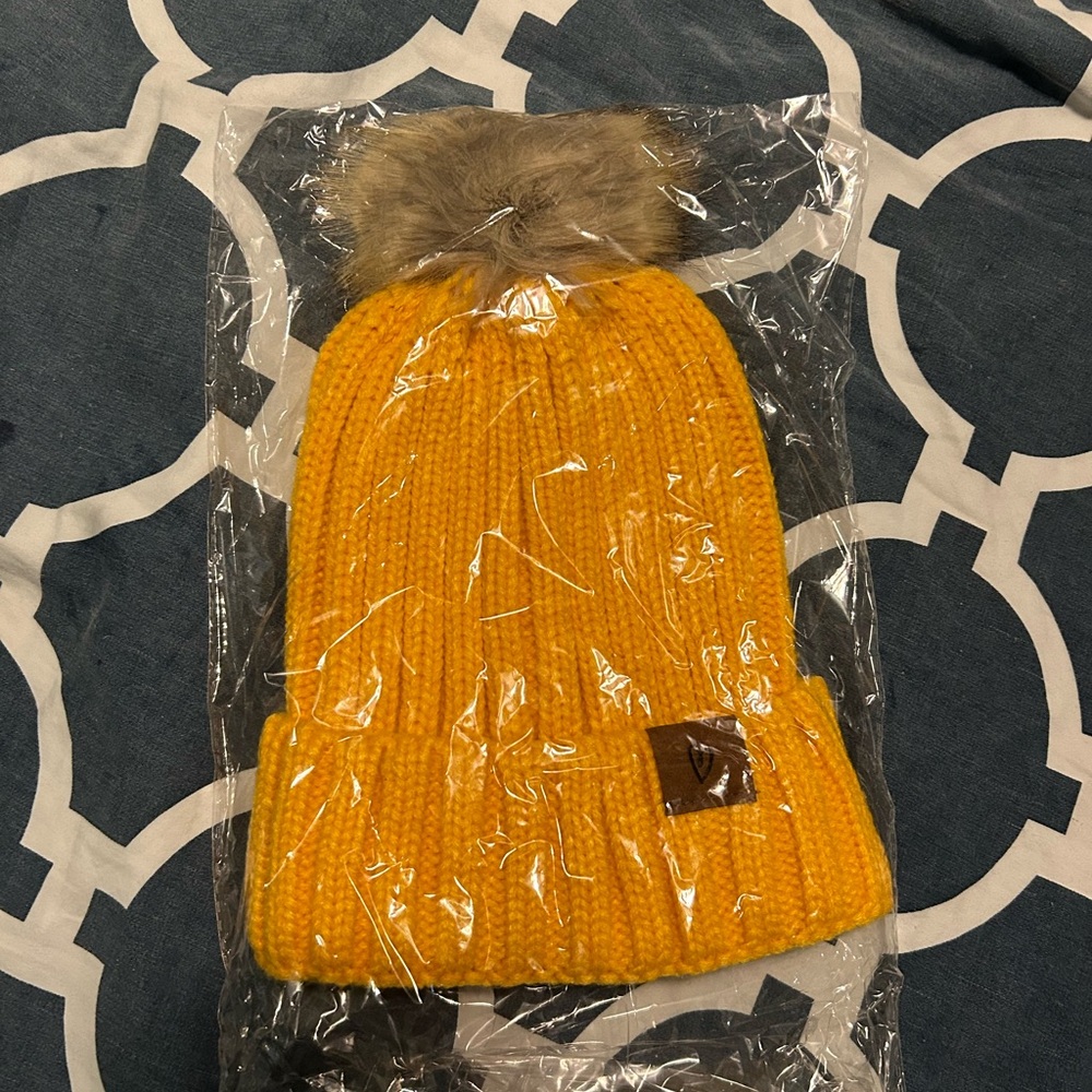 NIB Latched Mama pom beanie in yellow